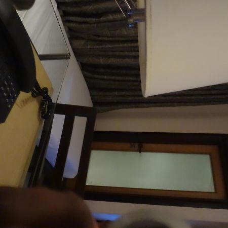Hotel Sapna Marine Мумбаї Екстер'єр фото