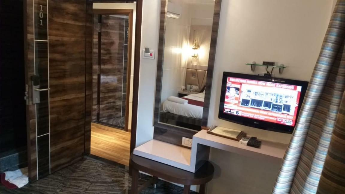 Hotel Sapna Marine Мумбаї Екстер'єр фото