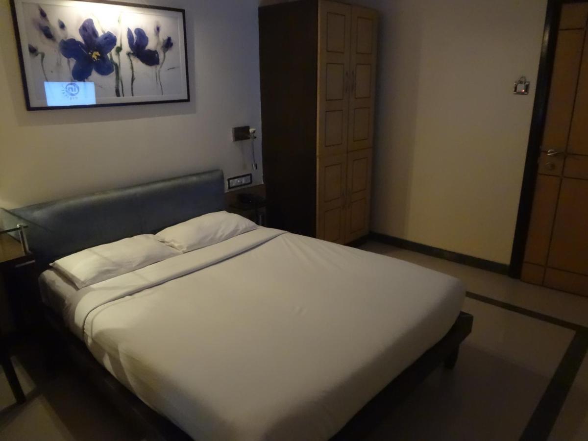 Hotel Sapna Marine Мумбаї Екстер'єр фото