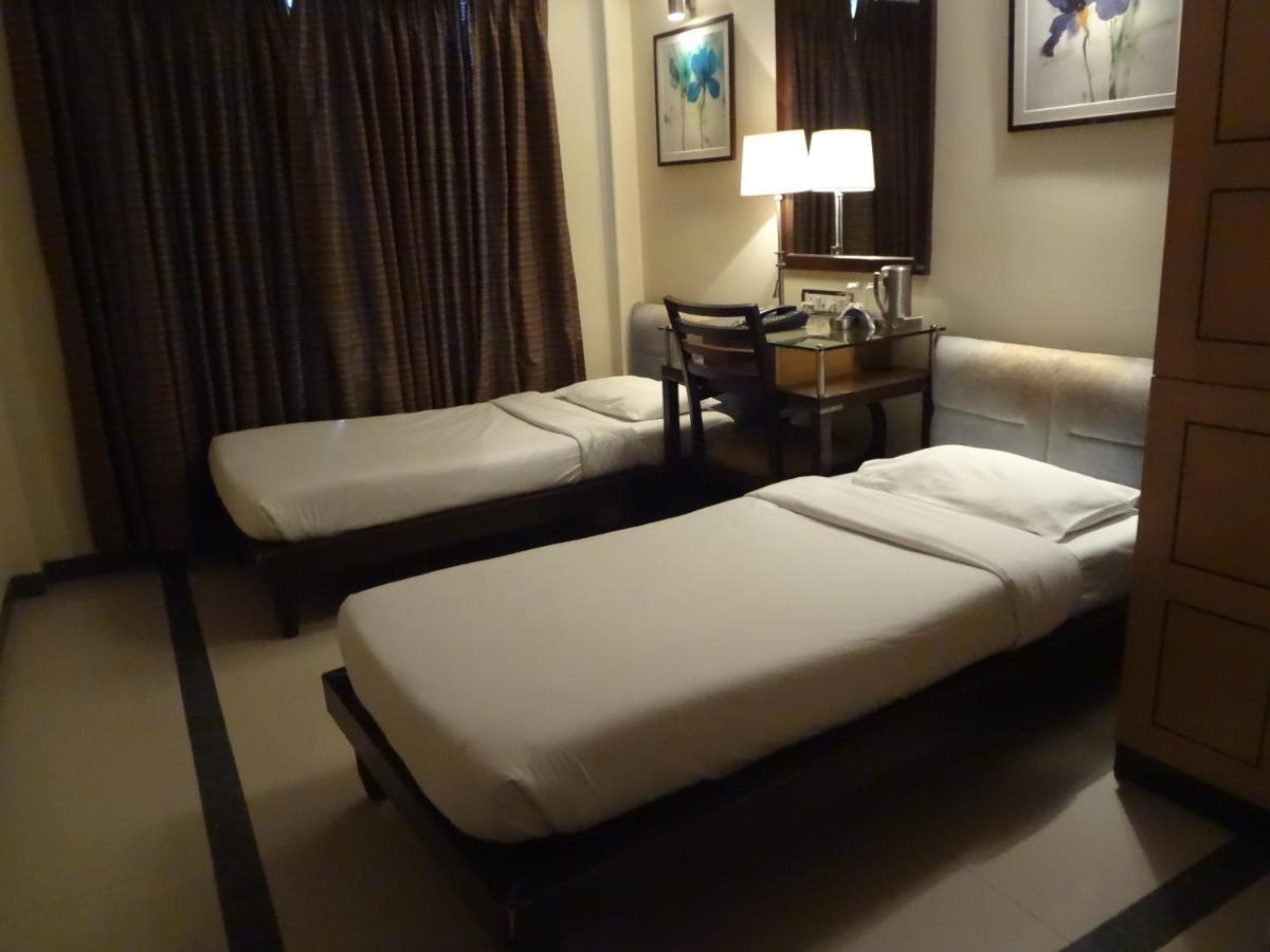 Hotel Sapna Marine Мумбаї Екстер'єр фото